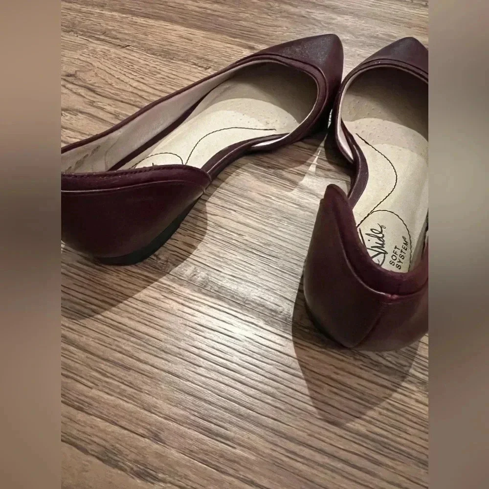 Life Stride Soft System Size 5.5 Ballet Flats Burgundy Cut Out Sides Pointed Toe